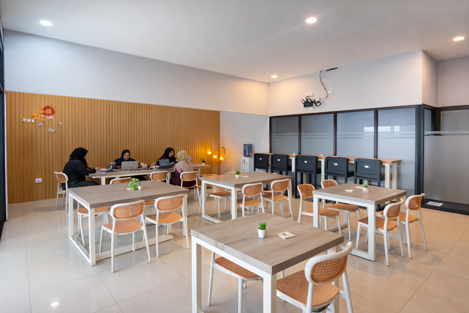R. Co-working (Hall Tengah) — Foto 3