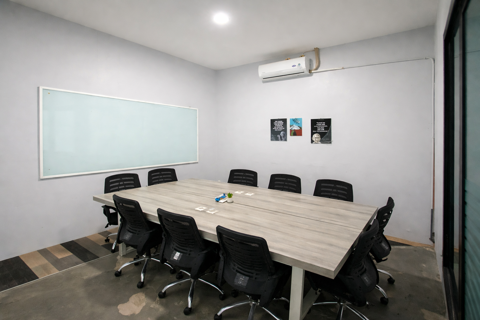 R. Lavender — Foto 3